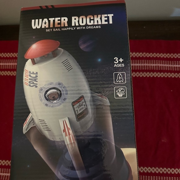 Water Rocket Fountains Toy - ages 3+ - Picture 1 of 6